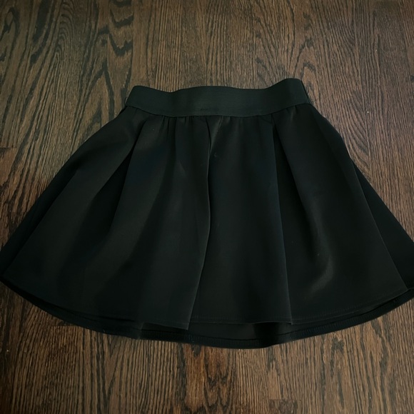 Flowy black skirt - Picture 2 of 3